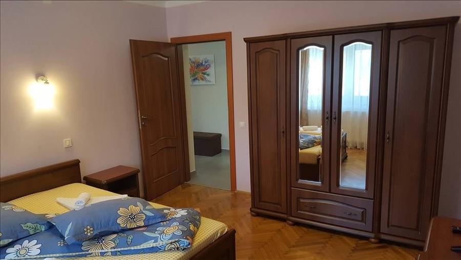 Casă cu 3 camere cu Canalizare în Periferie