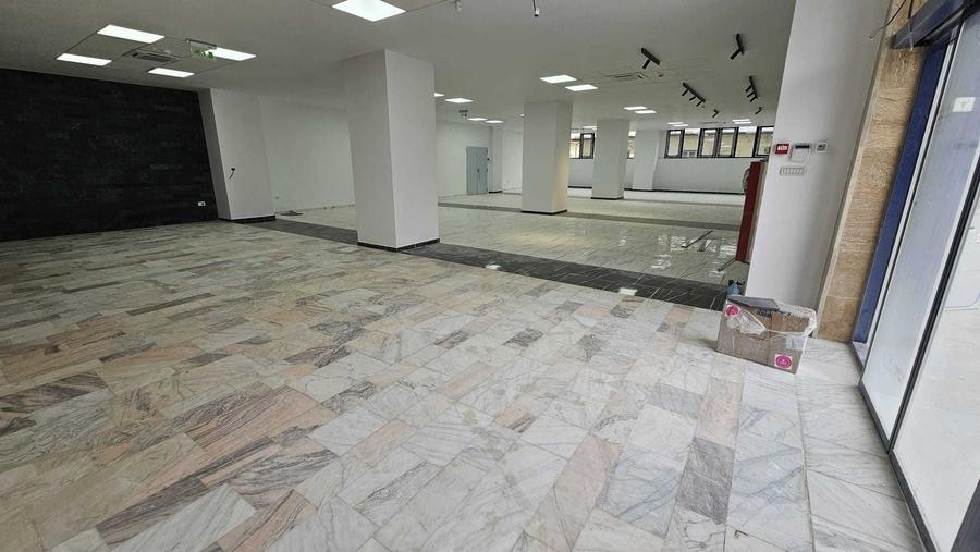 Spațiu comercial, de 380 mp, în Central
