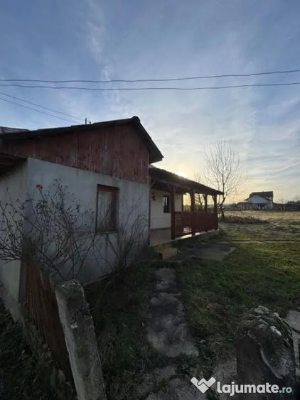 Casă cu 3 camere cu Teren 2500 Mp în Șindrești
