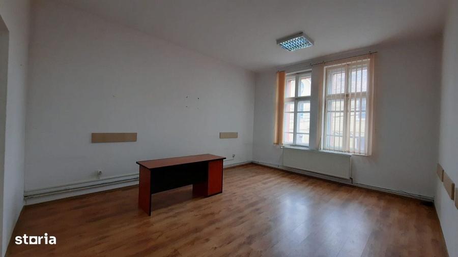 Spațiu comercial, de 27 mp, în Central