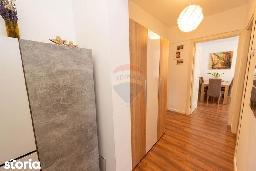 Apartament cu 3 camere, mobilat în Tei