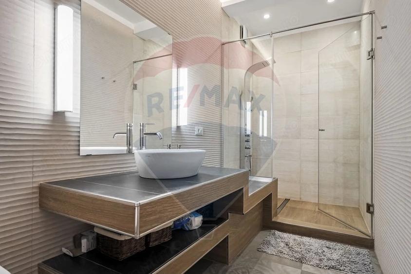 Apartament cu 2 camere semidecomandat în Centrul Civic
