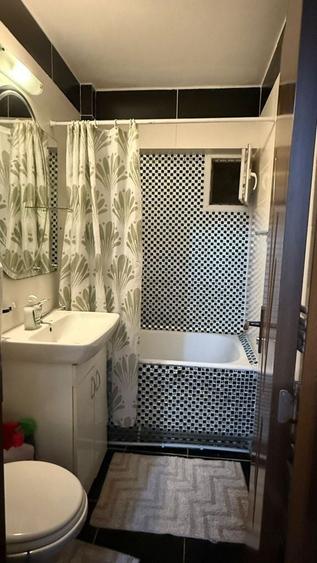 Apartament cu 3 camere decomandat în Brestei