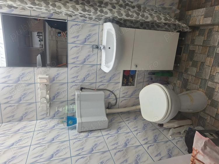Garsonieră decomandată în Far