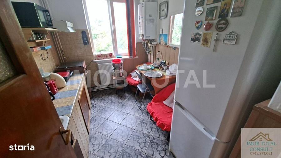 Apartament cu 2 camere semidecomandat în Craiovei