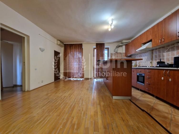 Apartament cu 3 camere semidecomandat, mobilat în Bună Ziua