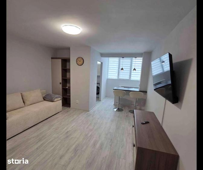 Garsoniera la cheie, etaj intermediar, zona strazii BUCEGI - 1