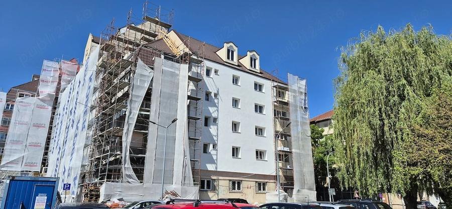 Apartament cu 4 camere decomandat în Central