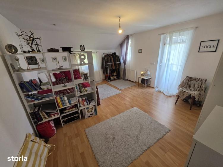 Casă cu 4 camere în Prundu
