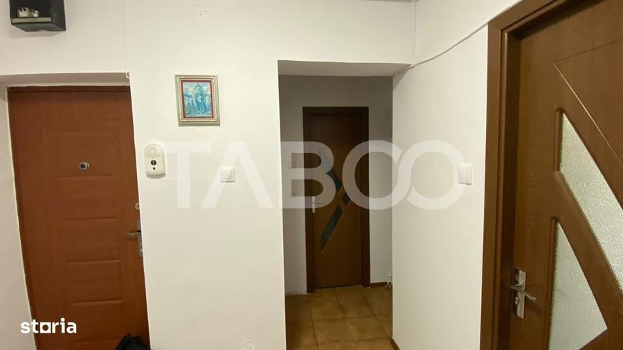 Apartament cu 2 camere decomandat în Valea Aurie