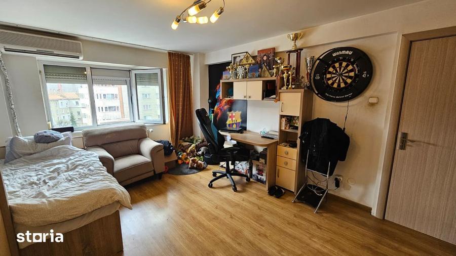 Apartament cu 3 camere decomandat în Centrul Civic