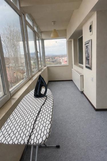 Apartament cu 4 camere decomandat în Central