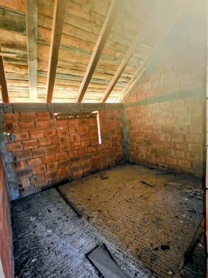 Casă individuală cu 4 camere cu Teren 500 Mp în Breazu