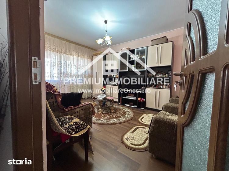 Apartament cu 3 camere decomandat în Dofteana