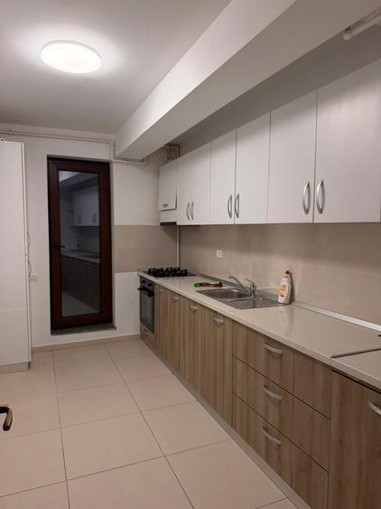 Apartament cu 4 camere decomandat în Băneasa