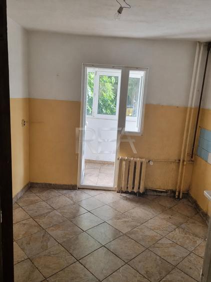 Apartament cu 3 camere semidecomandat în Titan