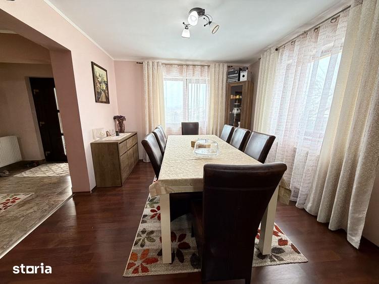 Casă cu 4 camere cu Teren 1000 Mp în Săucești