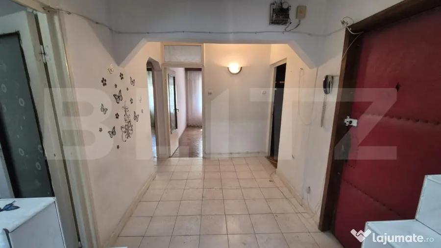 Apartament cu 4 camere semidecomandat în Micro 17
