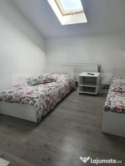 Casă cu 5 camere cu Teren 100 Mp în Central