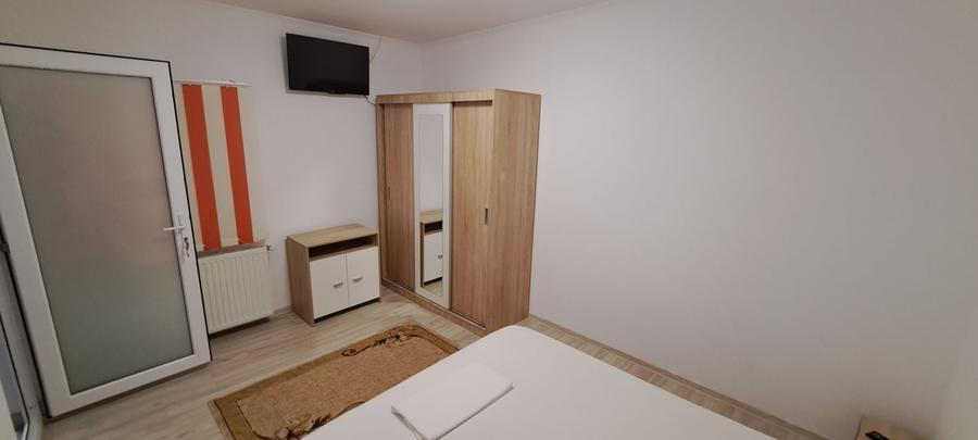 Apartament cu 4 camere decomandat în Delfinariu