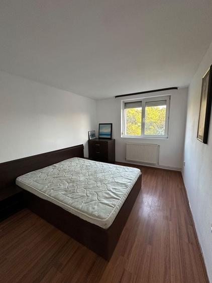 Apartament cu 3 camere decomandat în Exterior Vest
