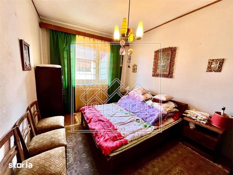 Casă cu 6 camere cu Teren 250 Mp în Central