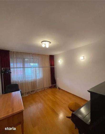 Apartament cu 3 camere decomandat în Andrei Mureșanu
