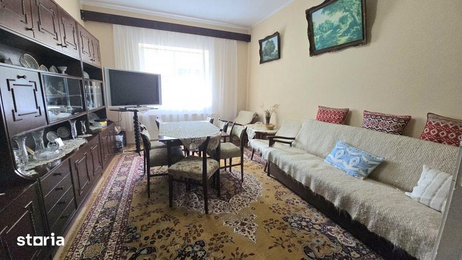 Casă cu 3 camere decomandat cu Teren 970 Mp în Central