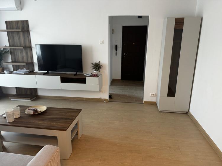 Apartament cu 2 camere semidecomandat, mobilat în Unirii