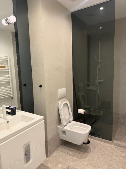 Apartament cu 3 camere decomandat în Sisești