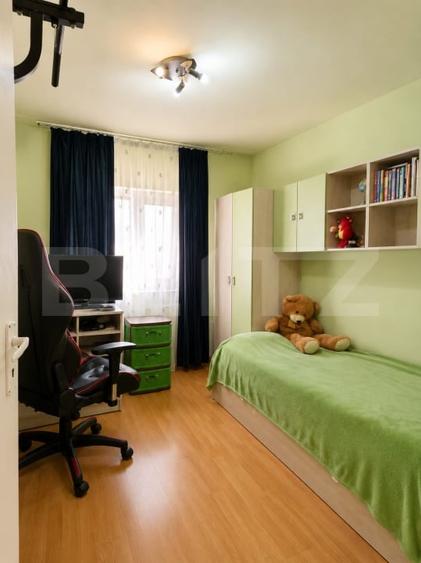 Apartament cu 3 camere semidecomandat, mobilat în Soarelui