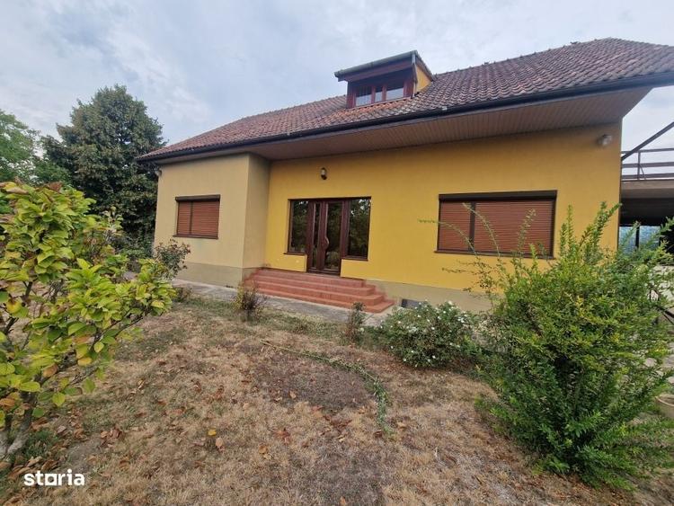 Casă cu 4 camere cu Teren 1500 Mp în Bazoș