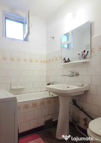 Apartament cu 3 camere semidecomandat în Mazepa 1