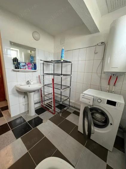 Casă cu 6 camere cu Teren 233 Mp în Central