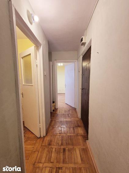 Garsonieră decomandată în Sud