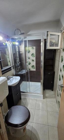 Apartament cu 3 camere semidecomandat în Ghencea