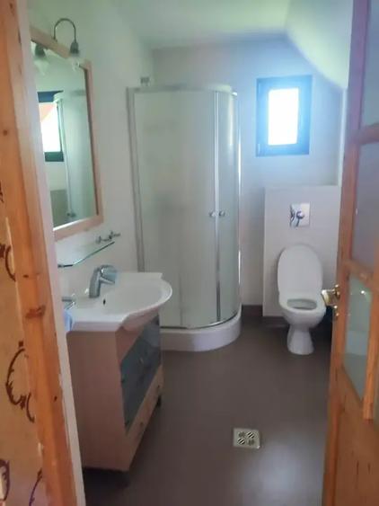 Casă individuală cu 10 camere cu Teren 4914 Mp în Breaza de Jos