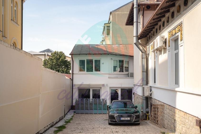 Casă individuală cu 15 camere cu Canalizare în Cișmigiu