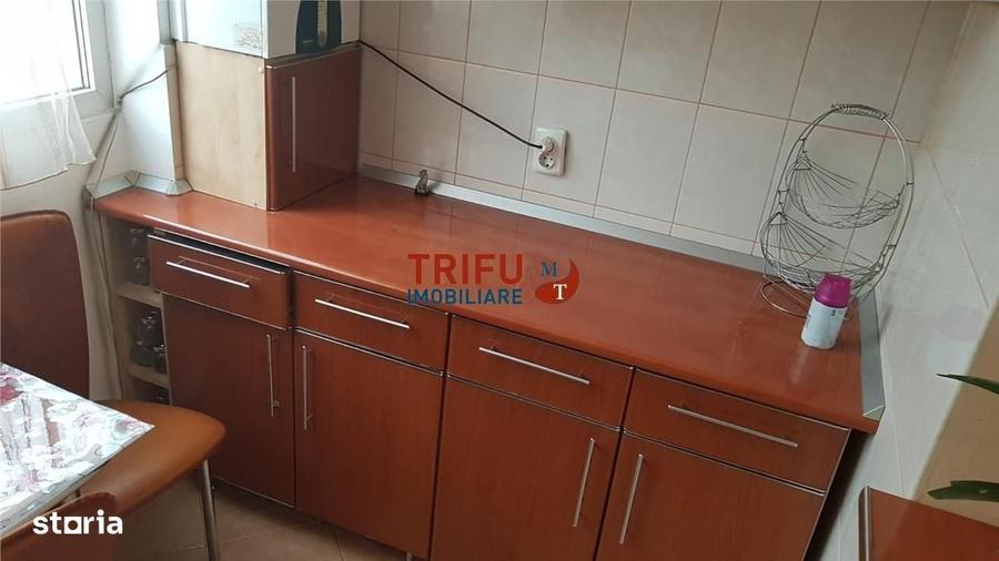 Apartament cu 3 camere semidecomandat, mobilat în Cetate