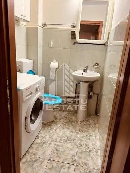 Apartament cu 3 camere semidecomandat în Complex Studențesc
