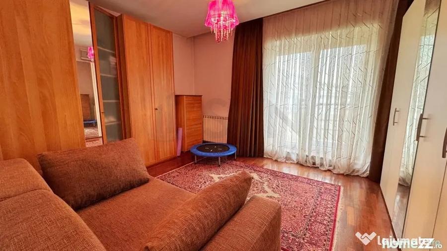 Apartament cu 3 camere decomandat în Nordului