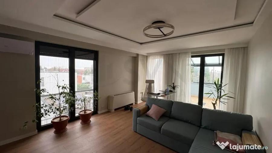 Apartament cu 4 camere decomandat în Sud