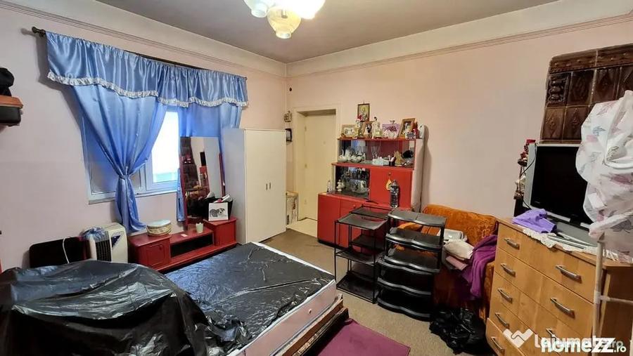 Apartament cu 3 camere semidecomandat în Basarab