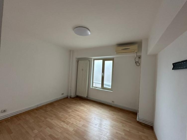 Apartament cu 4 camere decomandat în Vitan Mall