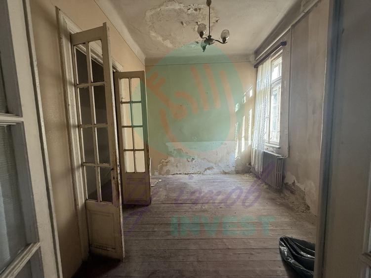 Casă individuală cu 5 camere cu Canalizare în Vitan Mall