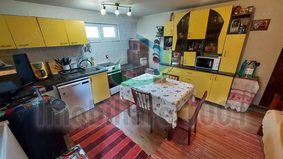 Casă cu 4 camere cu Teren 2431 Mp în Curtuiușu Mare