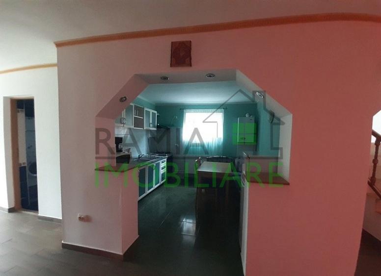 Casă cu 5 camere cu Teren 1000 Mp în Bran