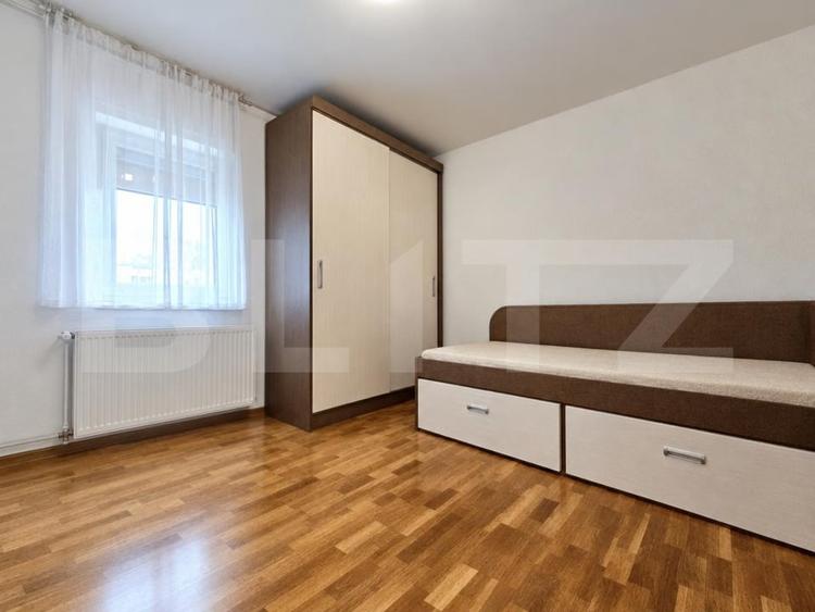 Apartament cu 3 camere semidecomandat, mobilat în Dâmbovița