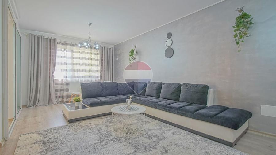 Apartament cu 2 camere semidecomandat, mobilat în Tractorul