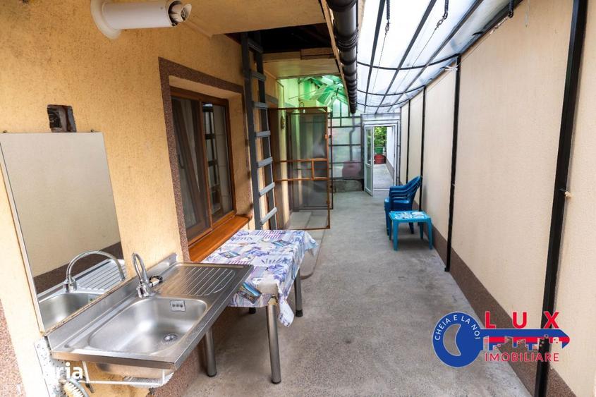 Casă cu 5 camere cu Teren 378 Mp în Babadag